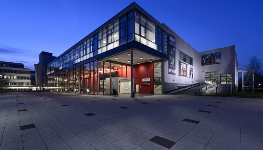 Messe-und-Veranstaltungscenter-redblue_Aussenansicht5a2e390454672